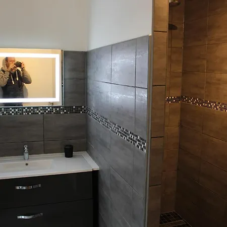 Atypique Avec Veranda En Centre *