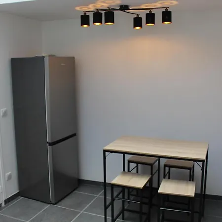 Atypique Avec Veranda En Centre